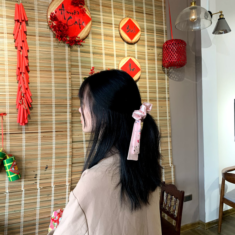 Dây cột tóc pelta scrunchies nơ dài hồng nhạt