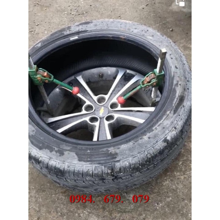 Tay banh lốp xe ô tô tải