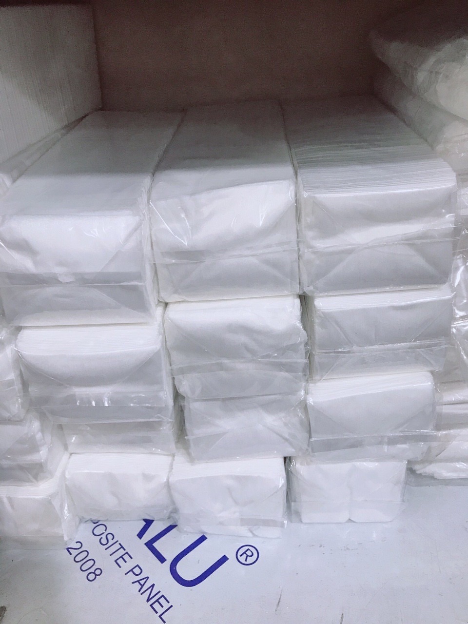 [HCM]Khăn giấy lau mặt spa 200tờ/cây