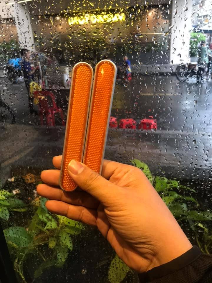 Mắt mèo dài dán phuộc