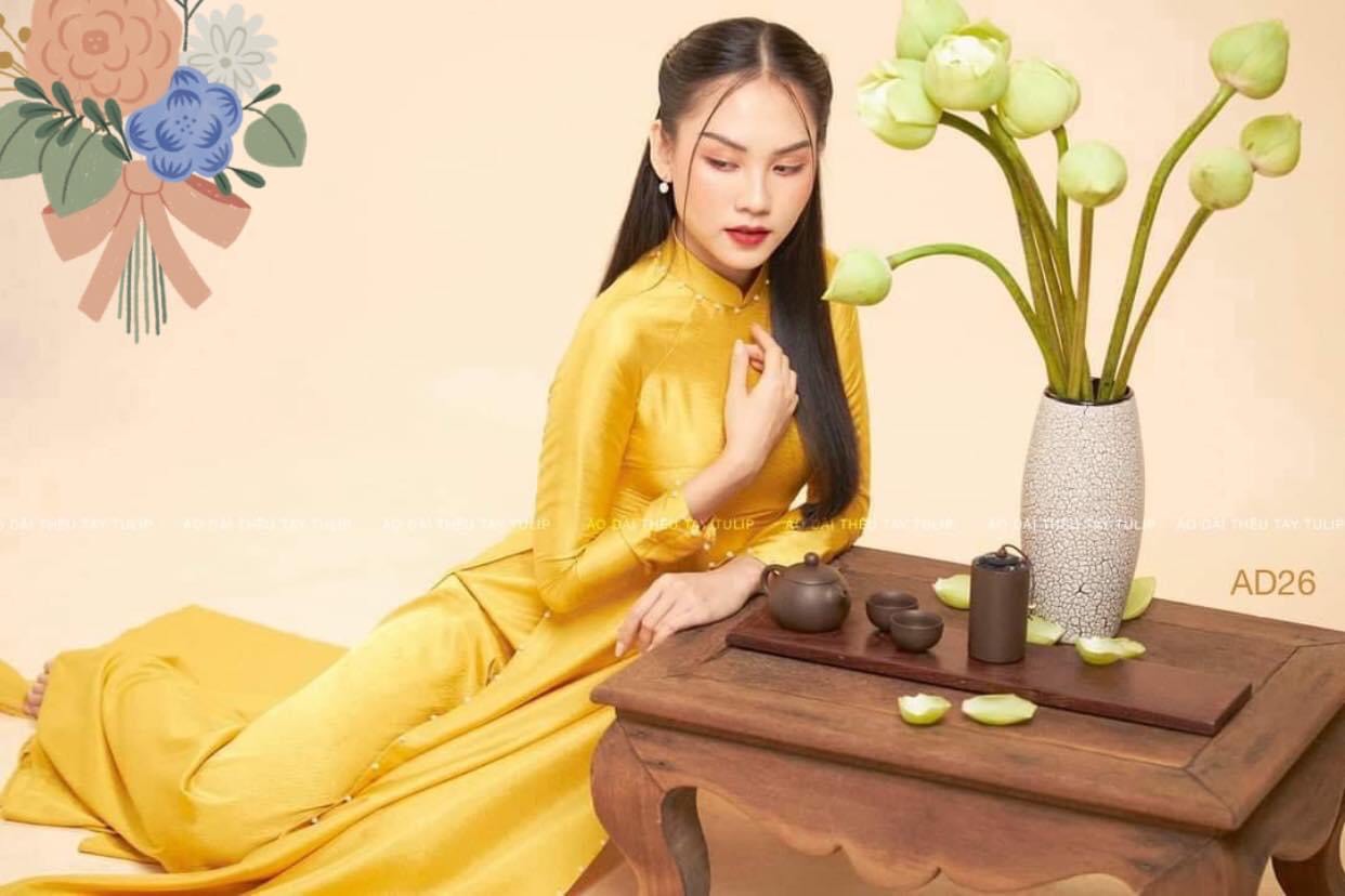 Áo dài truyền thống Vải lụa vân gỗ màu vàng đồng phối ngọc