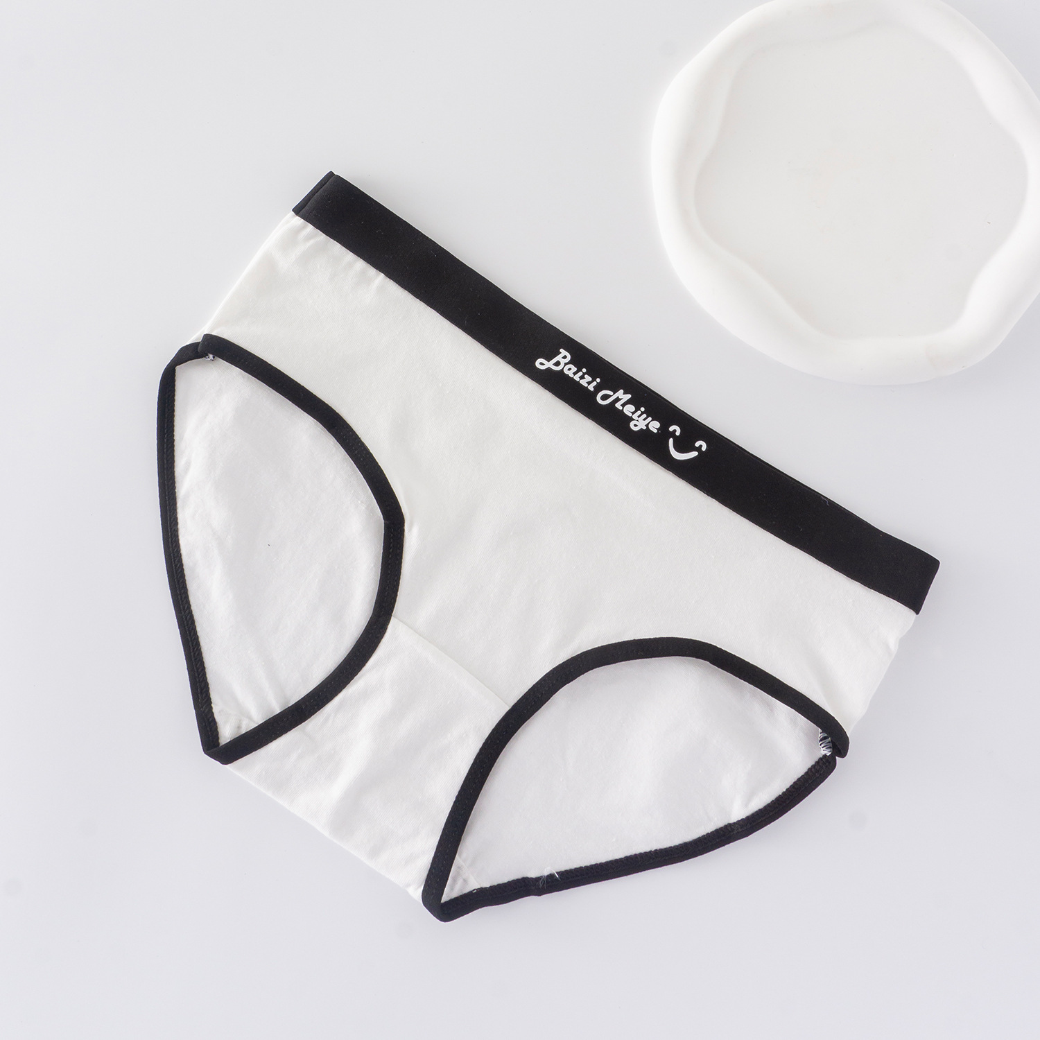 Quần lót nữ cotton co giãn mềm mại, Quần chip nữ viền chữ họa tiết hình mặt cười dễ thương BELLAR L8822