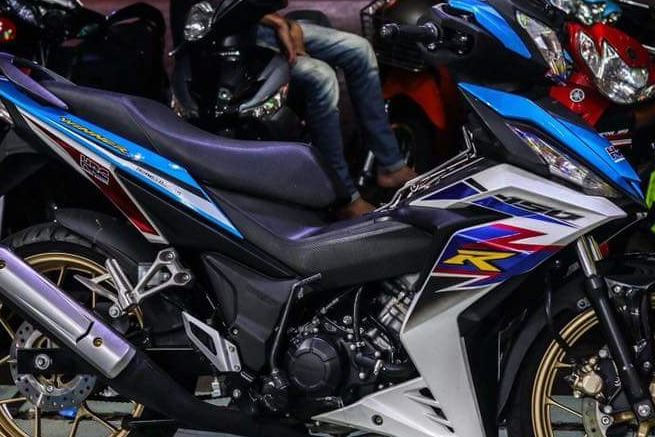 Tem rời winner r v1 dán xe trắng xanh
