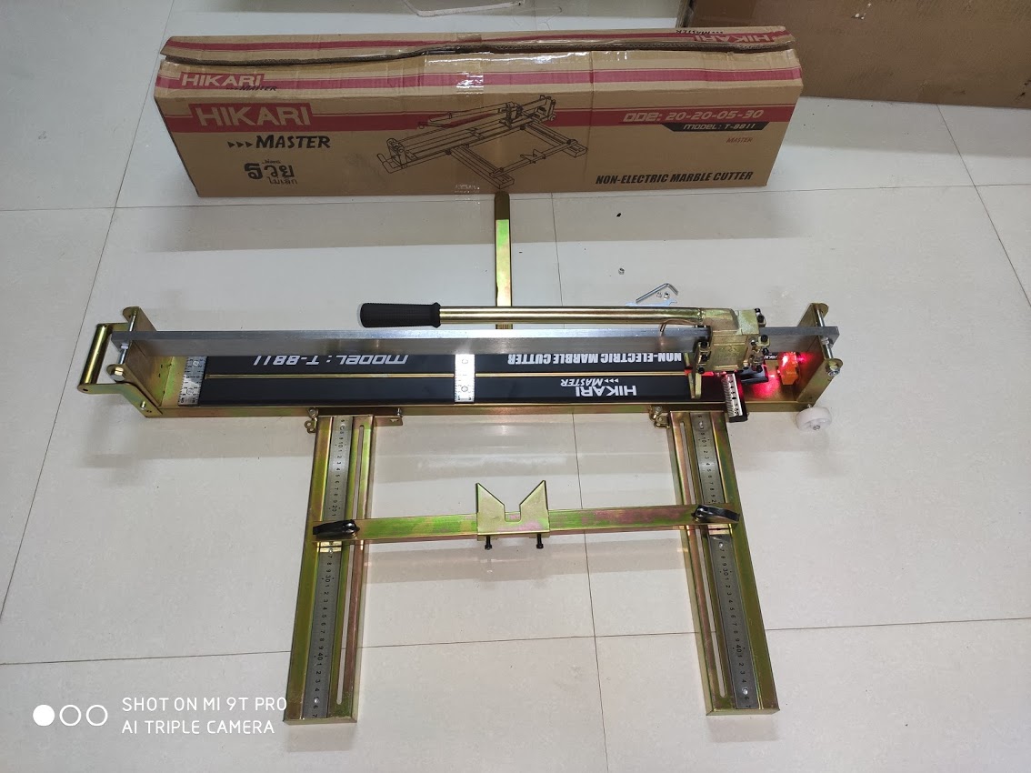 Máy cắt gạch siêu cứng bàn đẩy Hikari T8811 (cắt 82cm), xuất xứ Thái lan, trọng lượng 17 kg,1 gióng thanh dẫn siêu cứng 15mmx45mm, thép đúc 100%, cắt ngọt bóng kiếng.