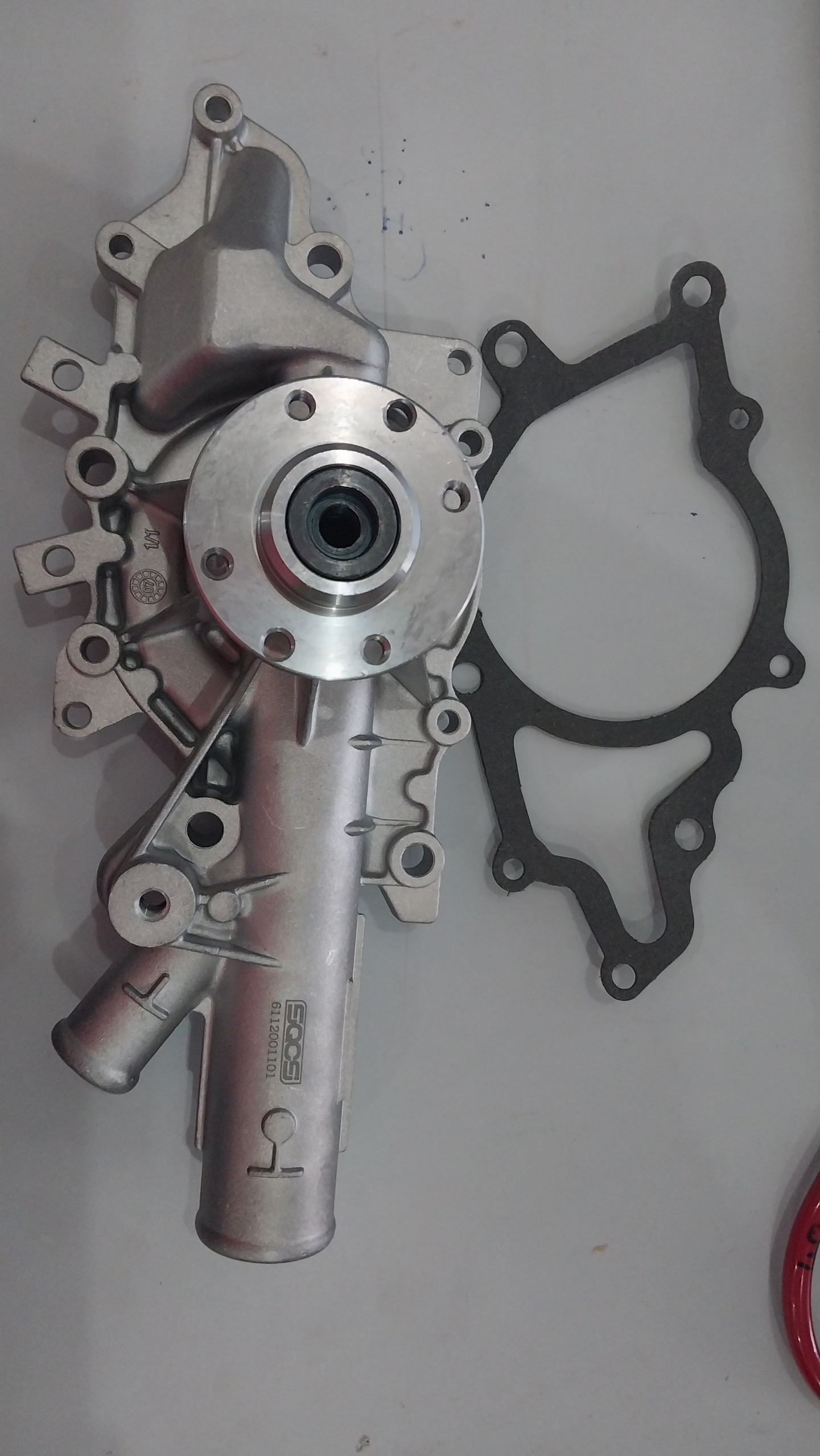 BƠM NƯỚC (BƠM TRỘN) XE MERCEDES SPRINTER 16 CHỖ