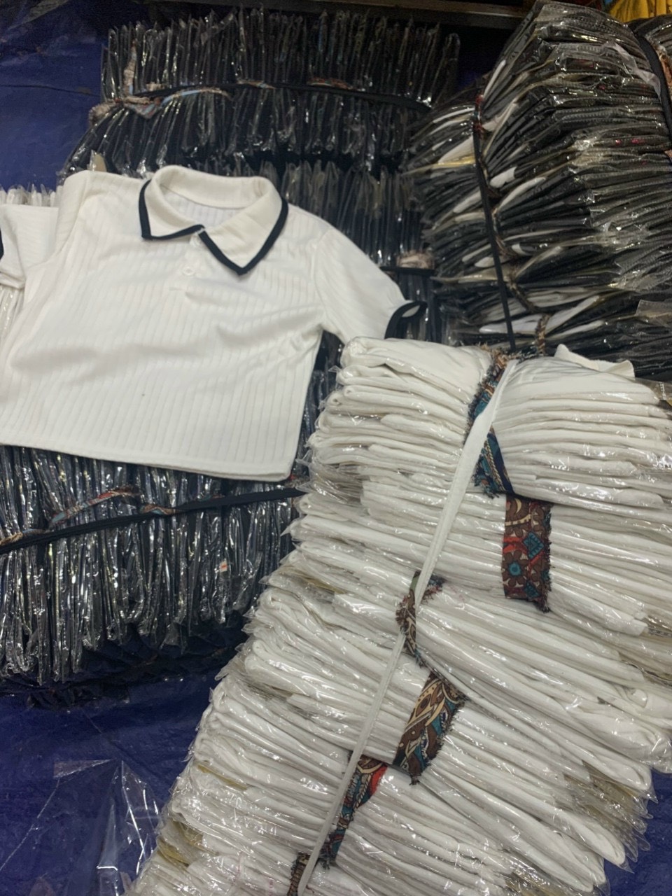 Áo gân cổ bẻ croptop 2 màu siêu chất TTSLA0332