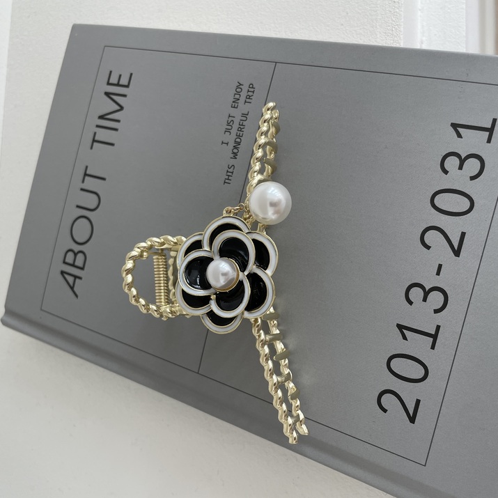Kẹp tóc kim loại đính hoa Modleaf Chain Rose pin Hàn Quốc