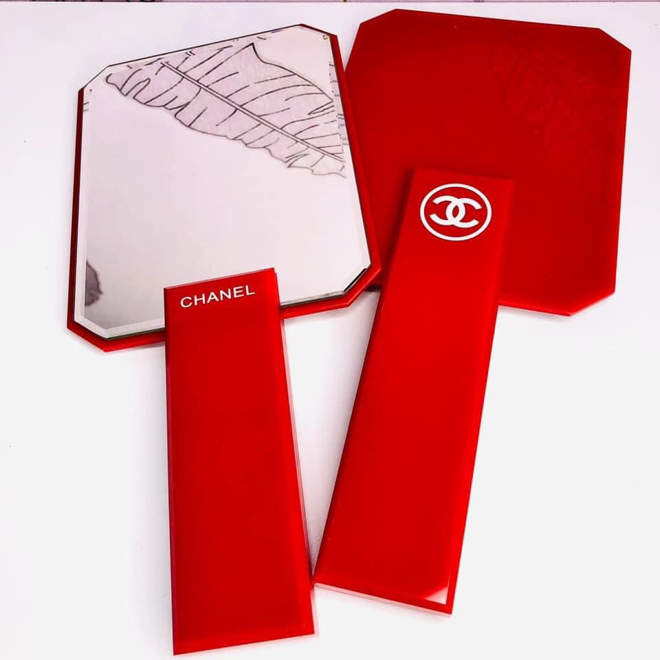 Gương cầm tay chanel