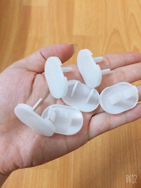 Bịt ổ điện an toàn cho bé (5 cái)