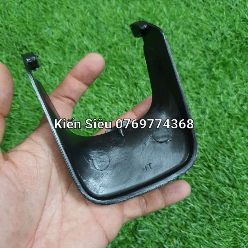 Chắn bùn sau xe cub 82-84-DD ( nhựa đen bóng dẻo)