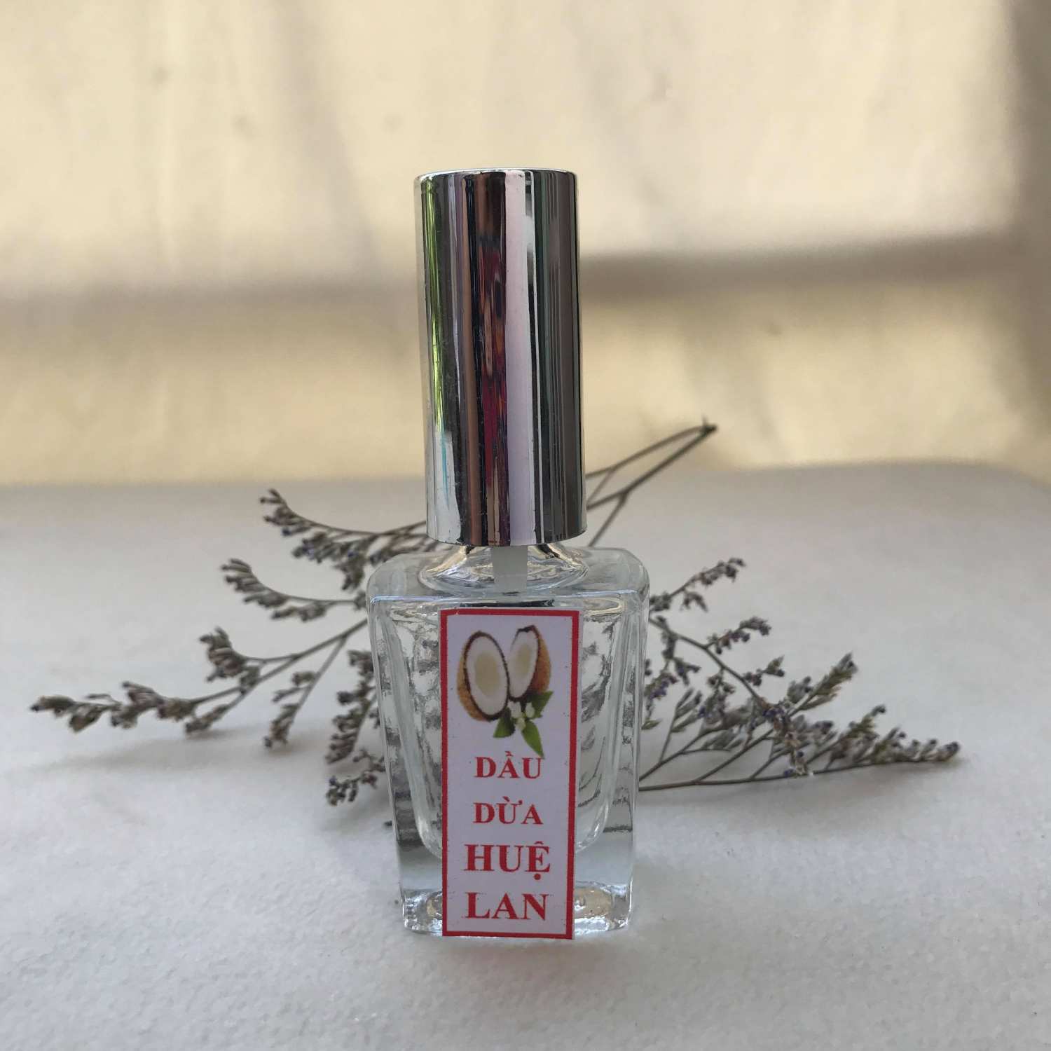 Dưỡng Móng Tay Dầu Dừa Nguyên Chất Huệ Lan ( chai 10 ml)