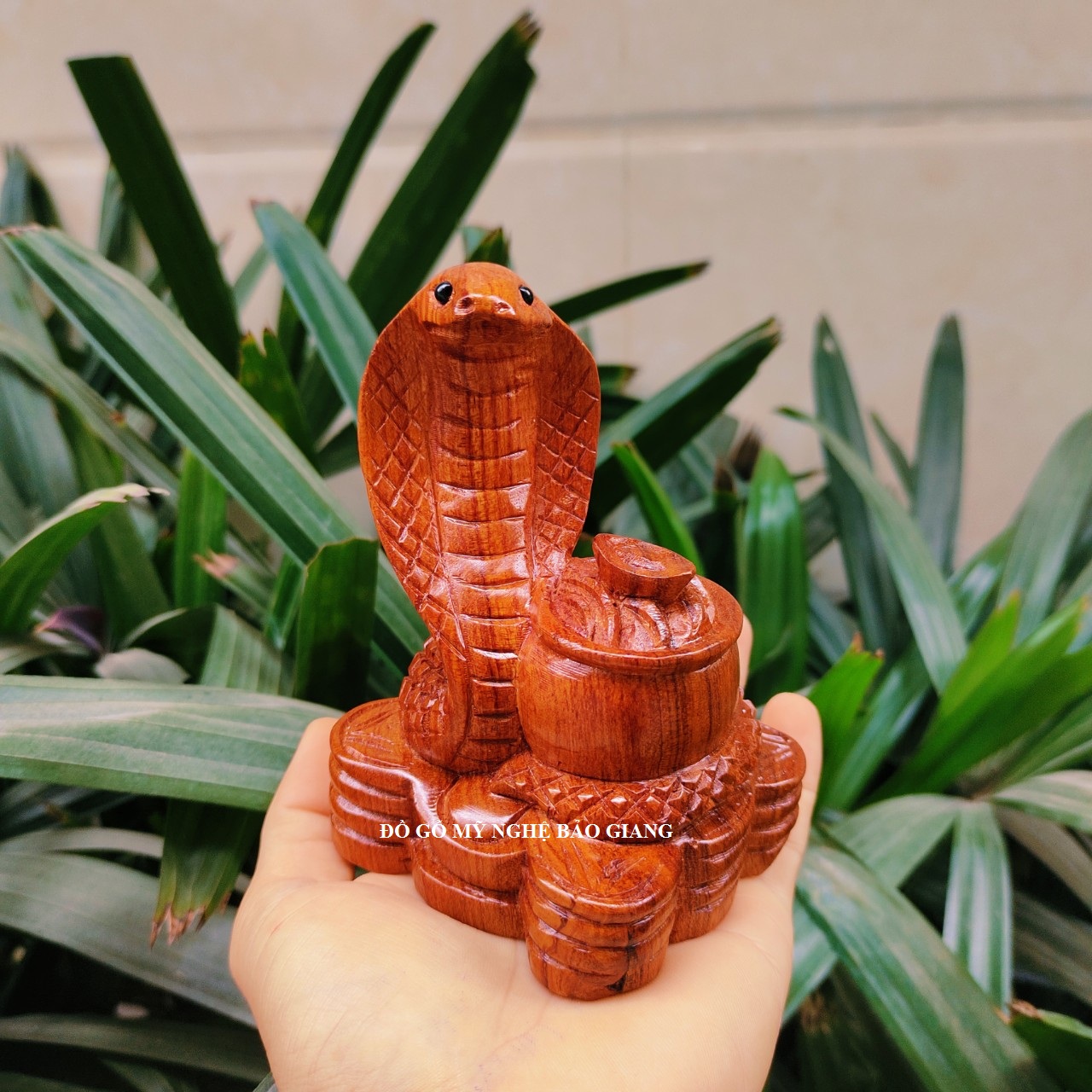 Tượng con rắn gỗ hương cao 12 cm