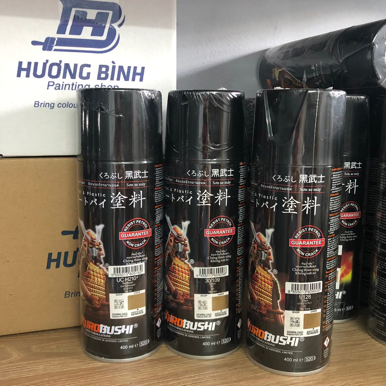 [COMBO] Sơn xịt Samurai màu Đen Bóng - 109 với chai phủ bóng 128