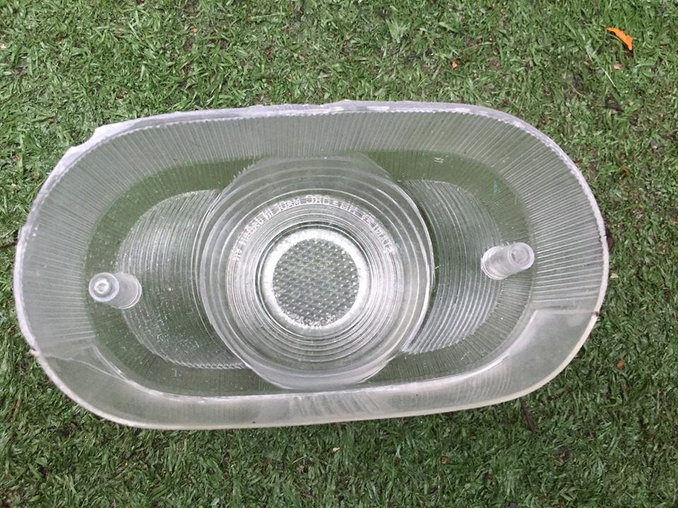 chụp láy ( chụp đèn hậu) xe 67-cub 78-dame...nhựa trắng