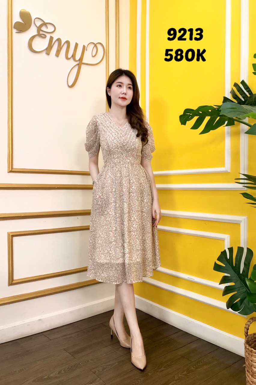 Đầm EMY EM9213 Xoè Hoa Nhí Cổ V