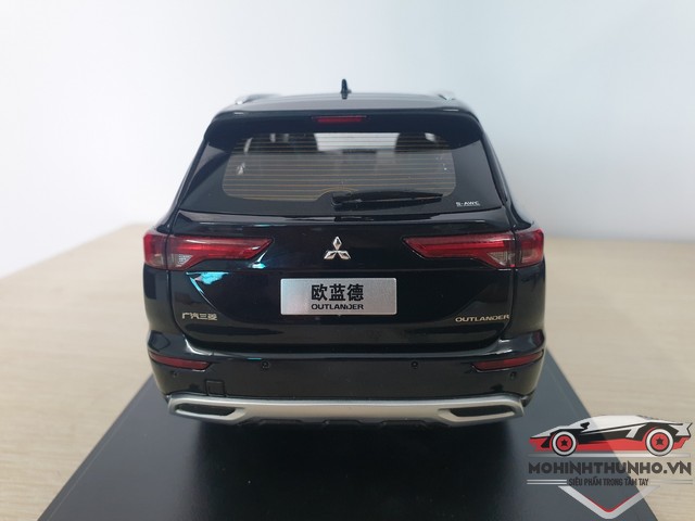 [HCM]Xe mô hình Mitsubishi Outlander 2023 tỉ lệ 1:18