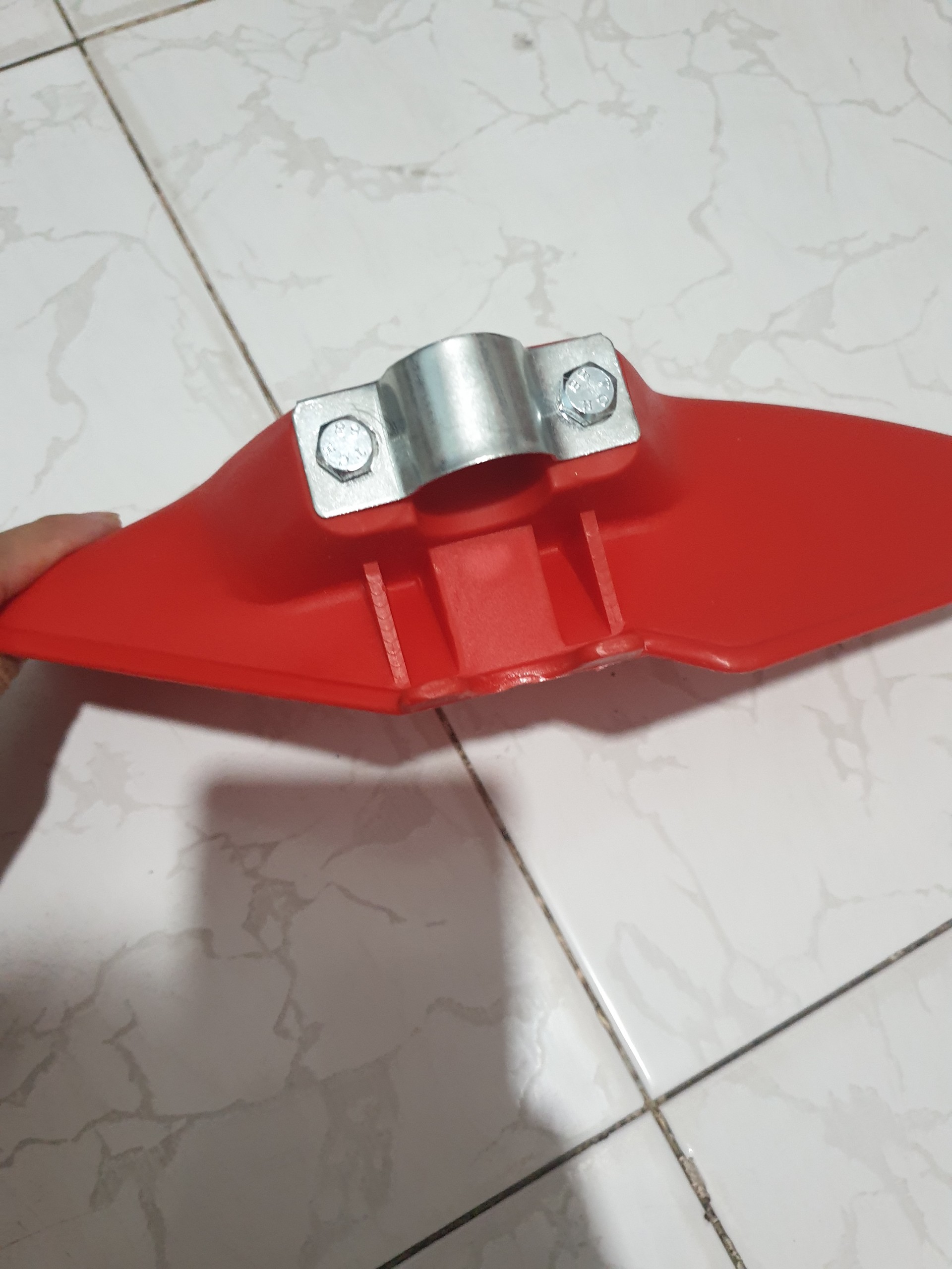 Miếng nhựa chắn cỏ máy cắt cỏ