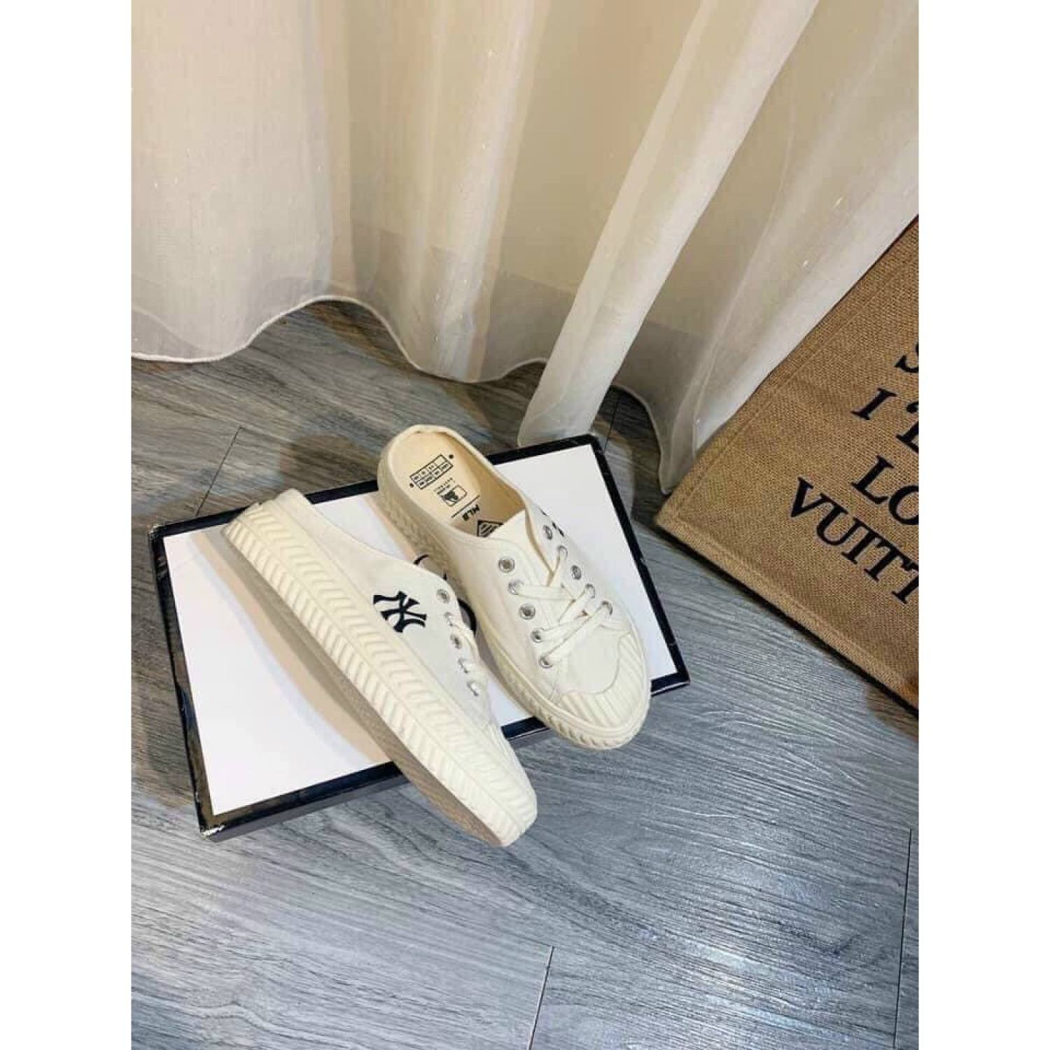 ✅✅ sục ny trắng siêu hot size 35-39 * 👟👟