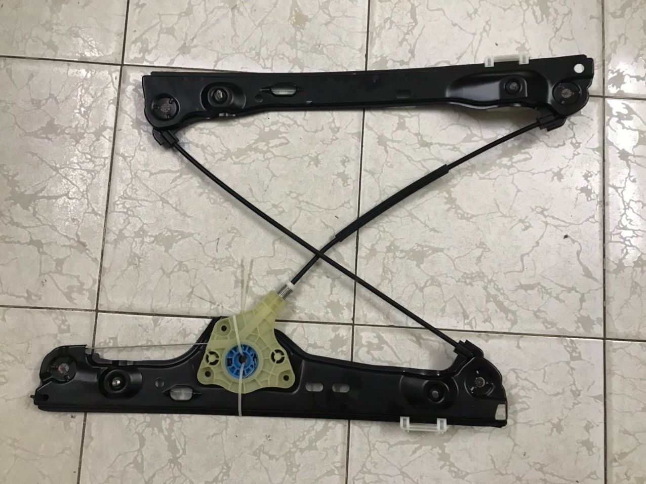 Compa lên xuống kính BMW E90 2005-12