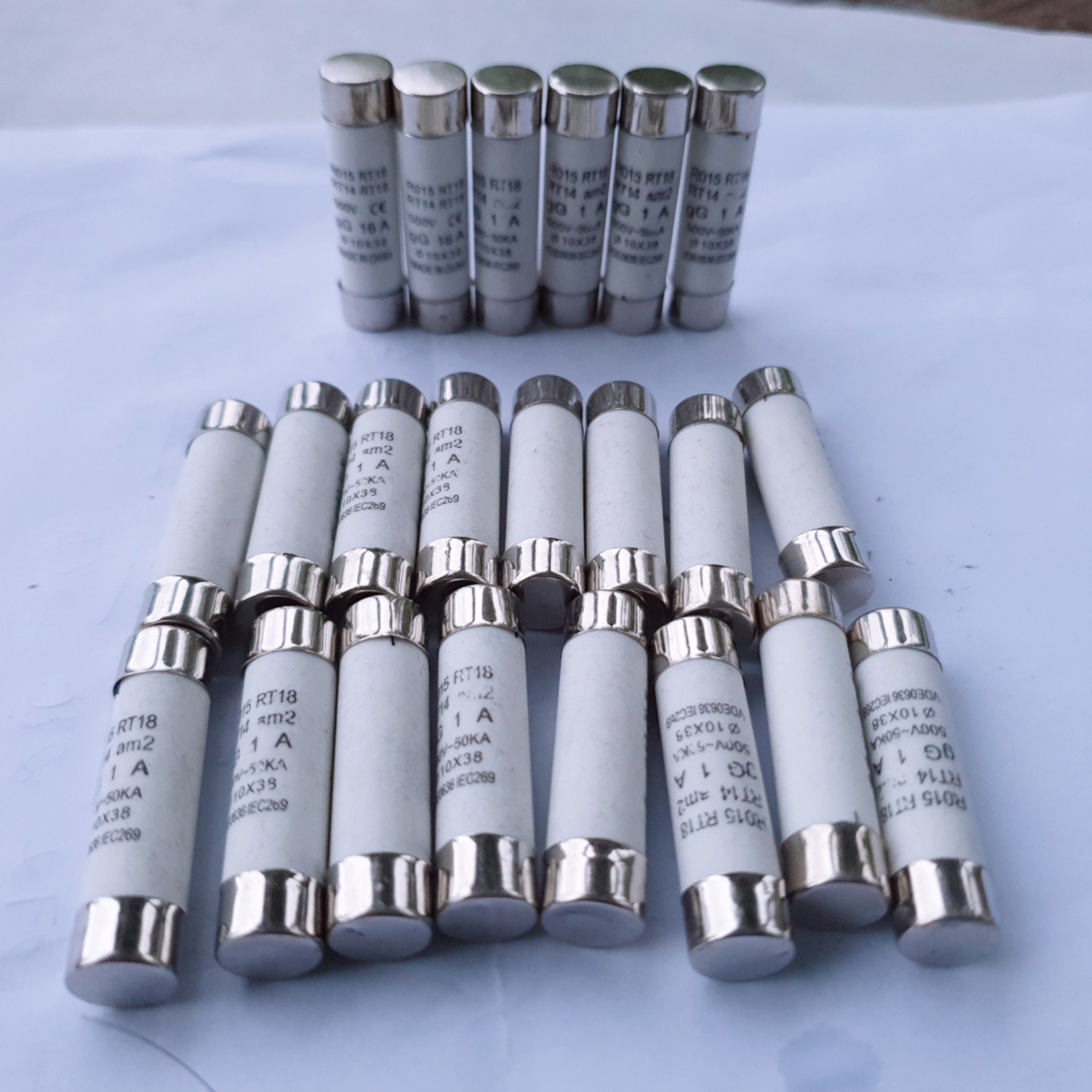 Ruột cầu chì sứ kích thước 10x38 loại 1a đến 32a