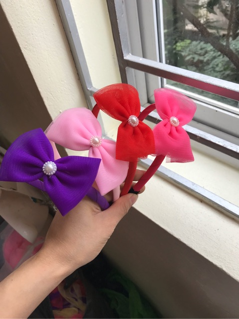 Cài tóc nơ đáng yêu cho bé gái