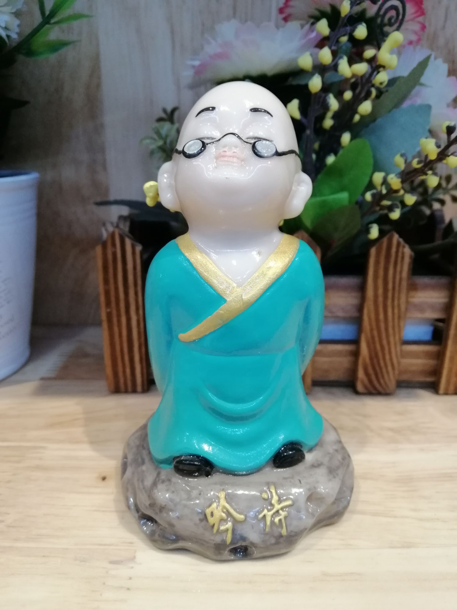 TƯỢNG CHÚ TIỂU ĐEO KÍNH ĐỌC SÁCH