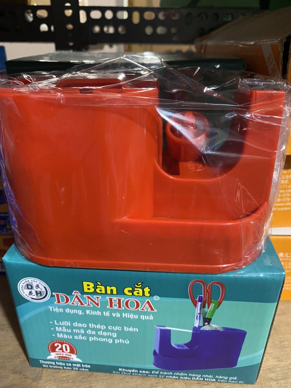 Cắt keo để bàn - Dân Hoa 400 ( Màu Ngẫu Nhiên )