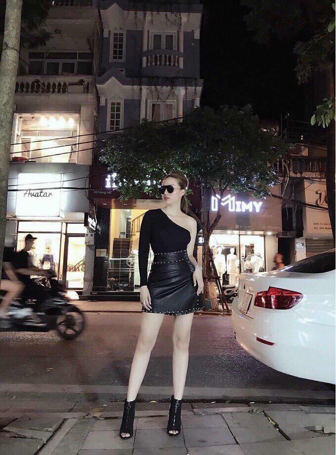 Áo 1 tay trơn như mẫu mặc vải lụa