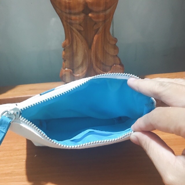 Túi đựng mỹ phẩm cầm tay Laroche Posay