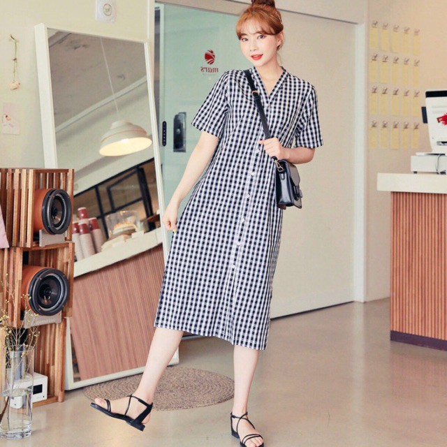 Đầm caro suông cổ V