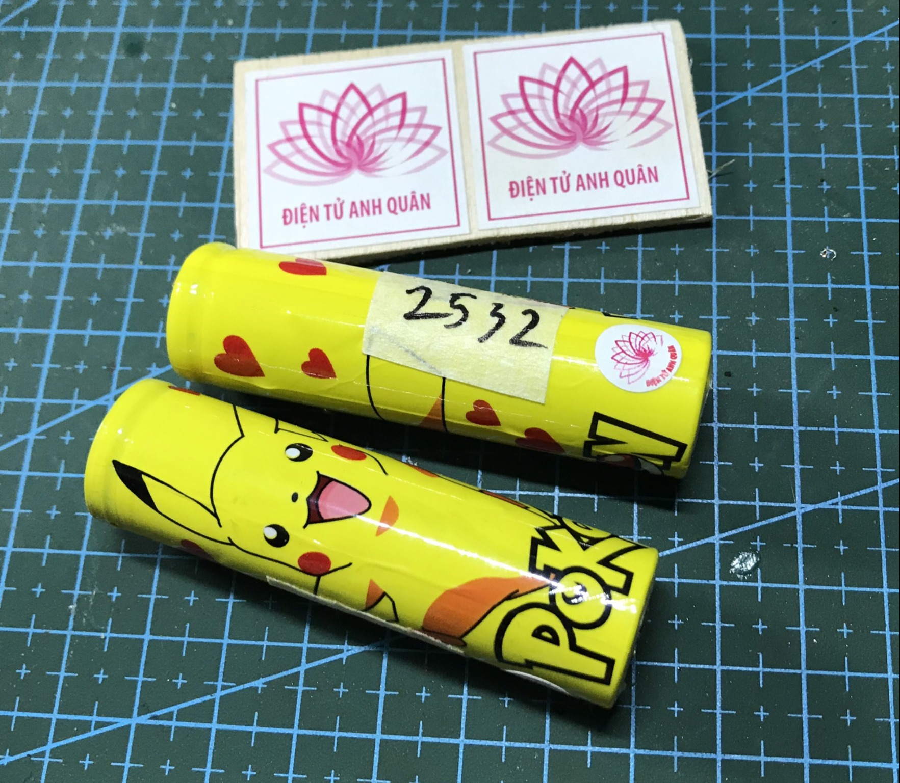 Pin 18650 Phiên bản Pikachi ( Dung lượng 2500 - 3000 mah ).