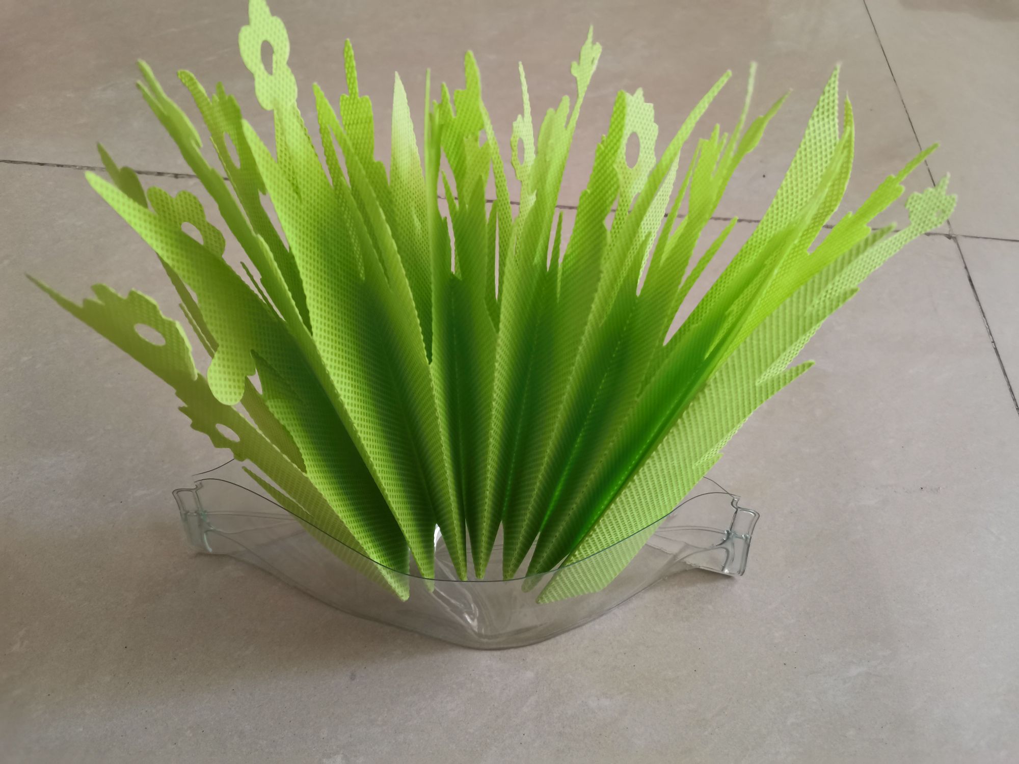Cỏ tạo ẩm cho bò sát