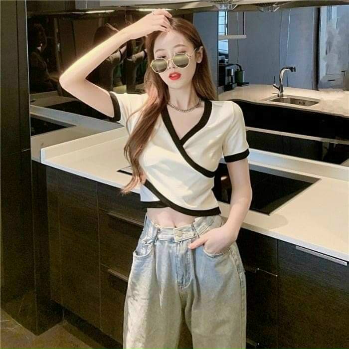 Áo croptop viền thân chéo