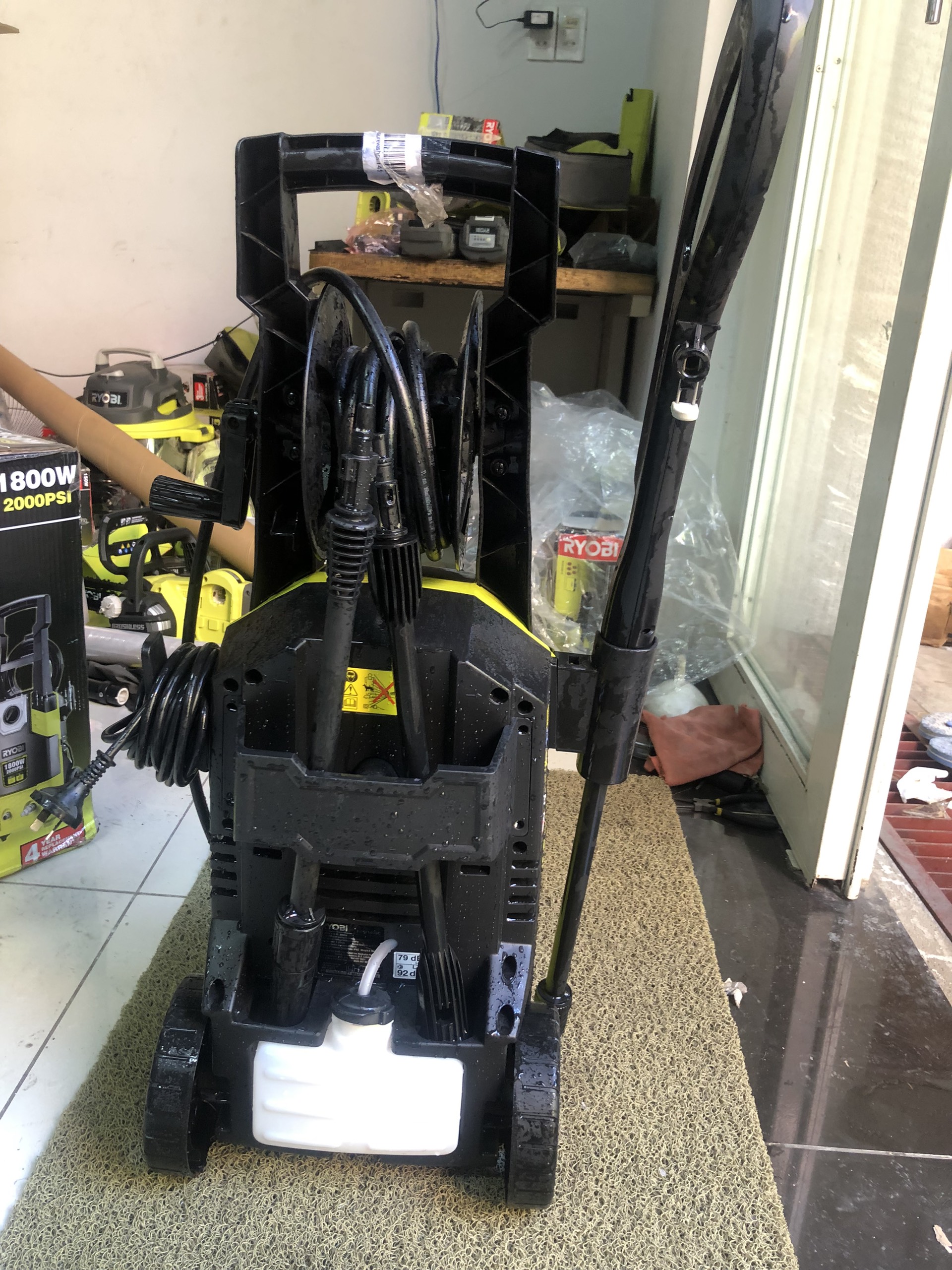 MÁY RỬA XE RYOBI 2000PSI RPW140SC (Không chổi chà sàn)