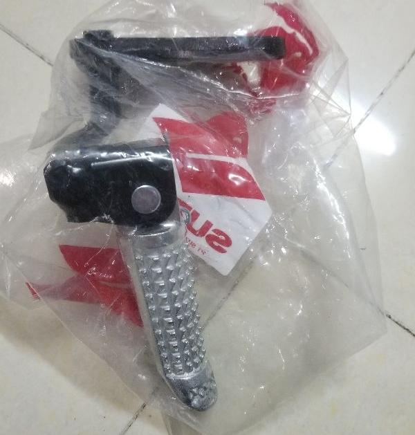 Gác chân trước bên cần số satria fi và raider fi chính hăng