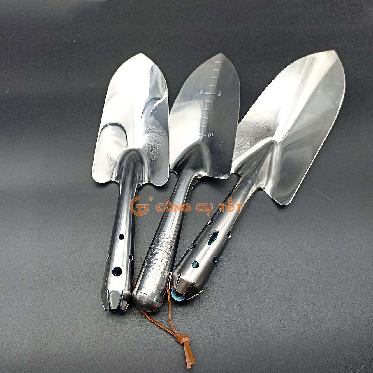 Xẻng xúc đất - xẻng nhổ cỏ trồng cây