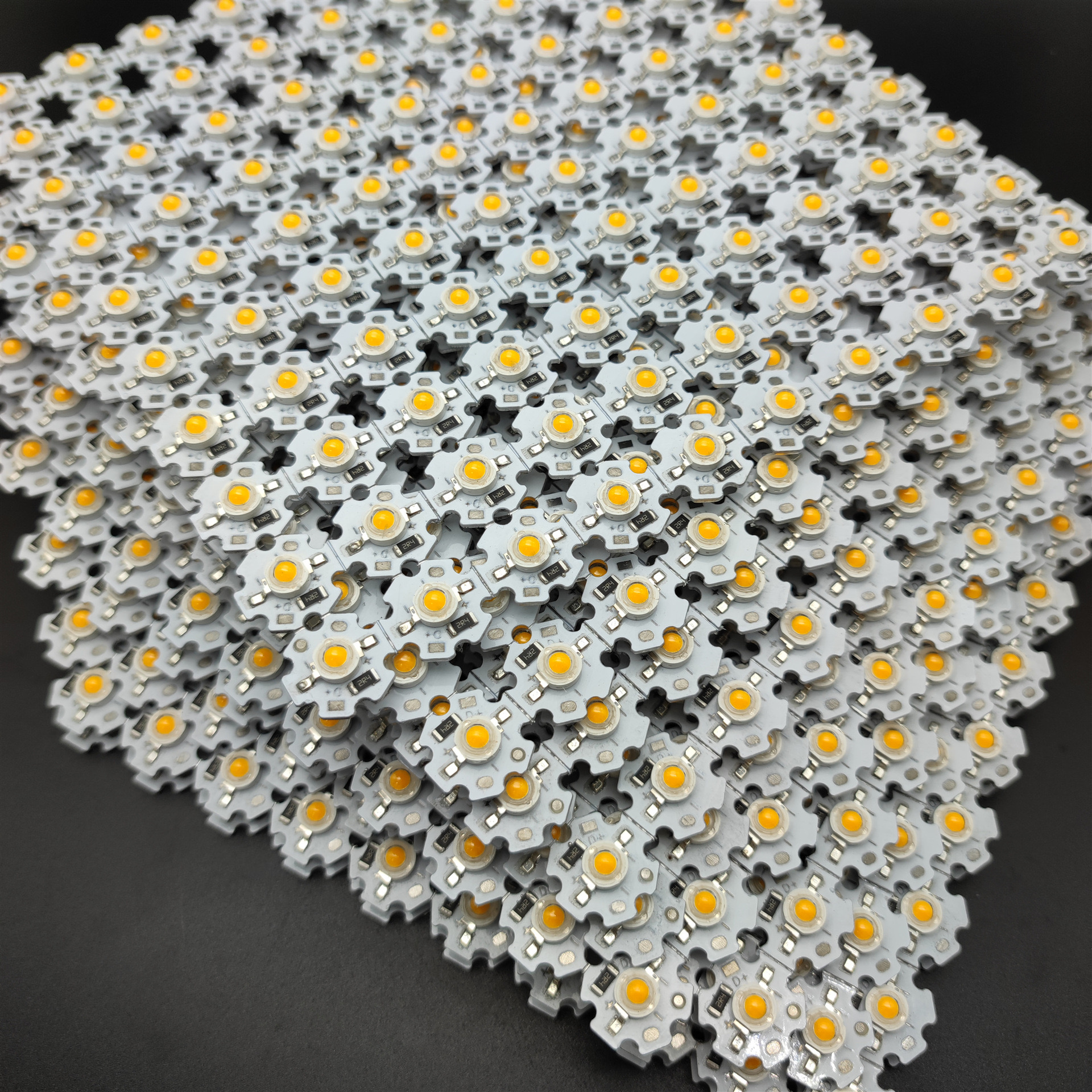 Bóng đèn Led, Chip Led 3V-3.7V Luxeon đã hàn sẵn đế tản nhiệt 20mm, Thay thế đèn Led rọi, Đèn pin, Đèn đọc sách, Đèn học và làm việc
