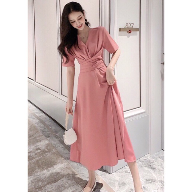 Đầm hồng ruốc form dài chéo eo