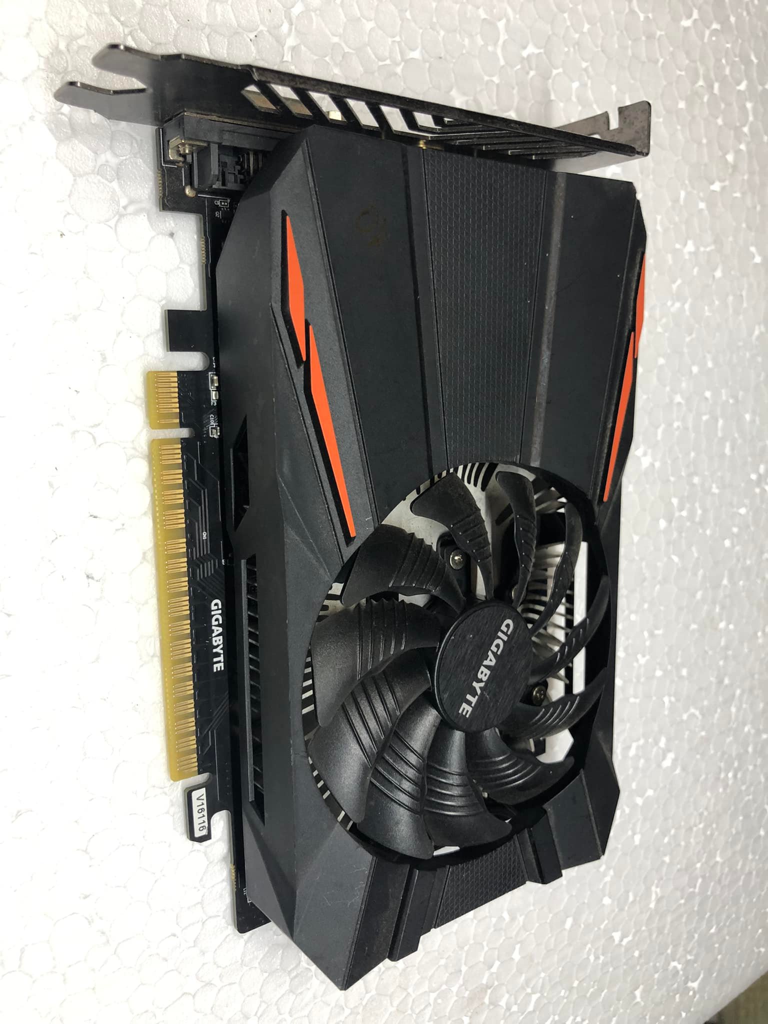 {SALE}Card màn hình VGA GIGA 1050TI 4G đã test kĩ