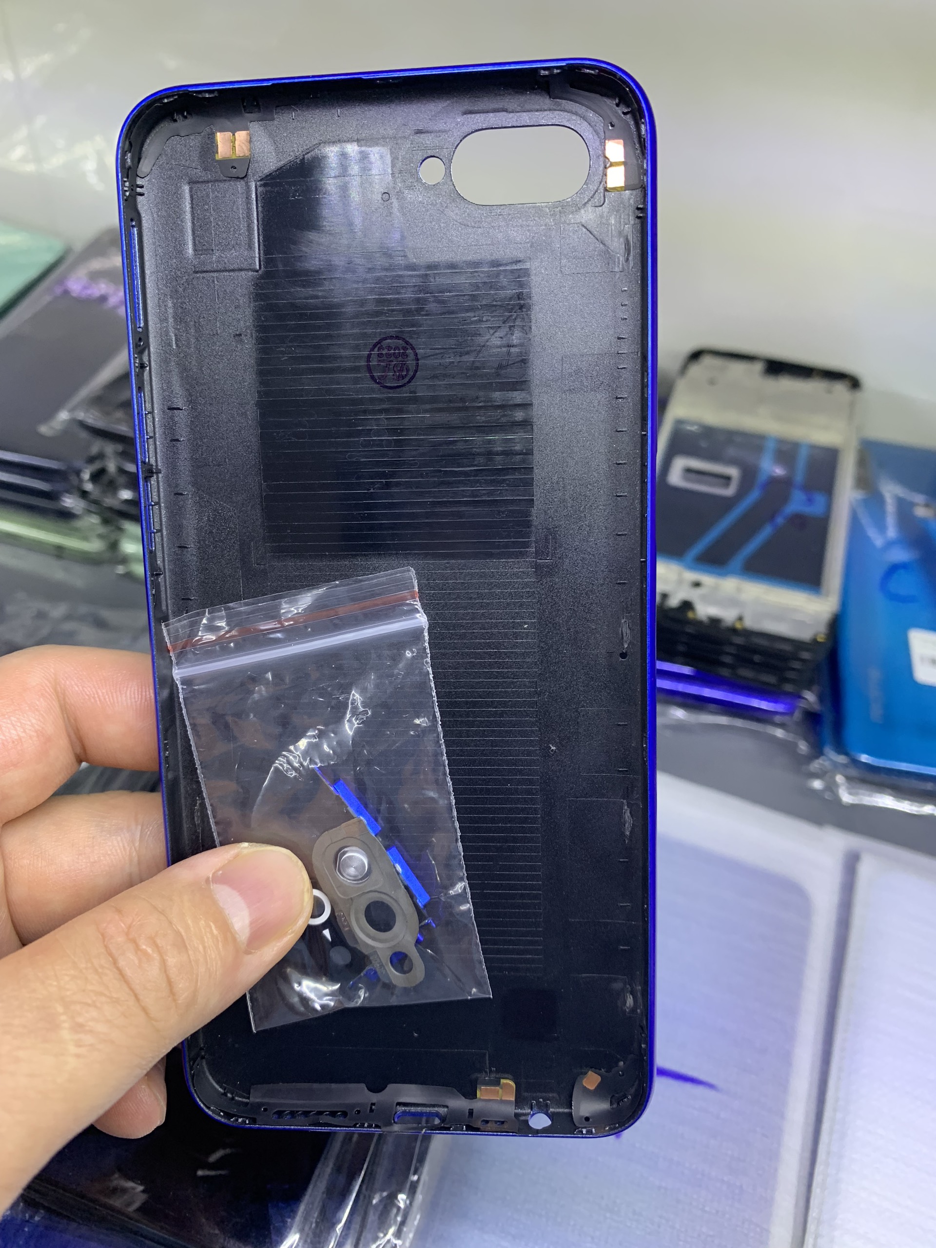Vỏ nắp lưng điện thoại realme C2 ( miếng lưng, phím bấm, kính camera)