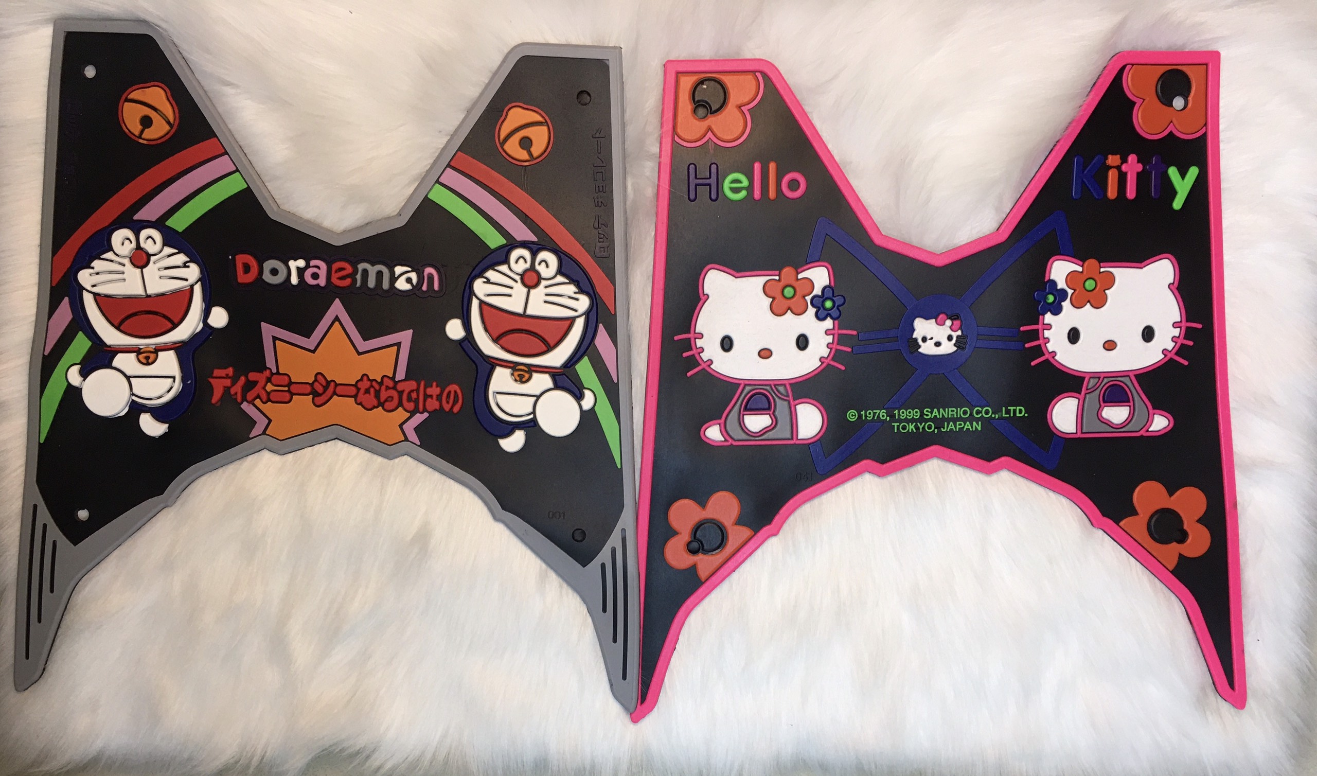 Thảm lót gác chân Vario Doremon và Hello Kitty 2018 2019