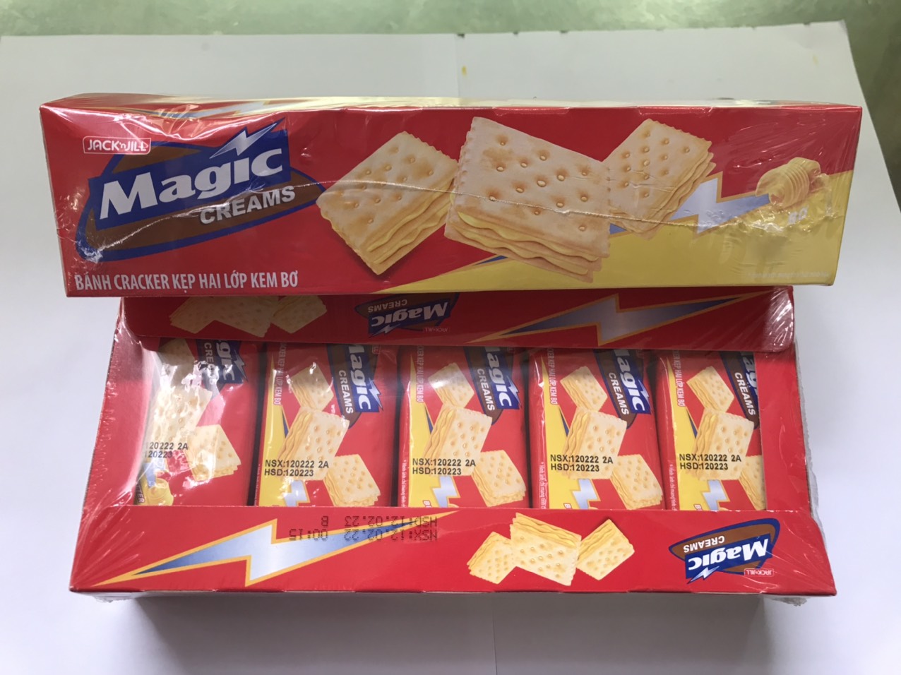 Bánh Magic Cracker Siêu Giòn Hai Lớp Kem Bơ (Hộp 20 gói)