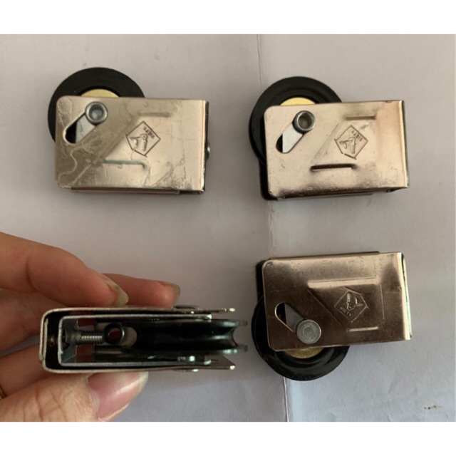 Bánh xe lùa cửa nhôm - 1 cái