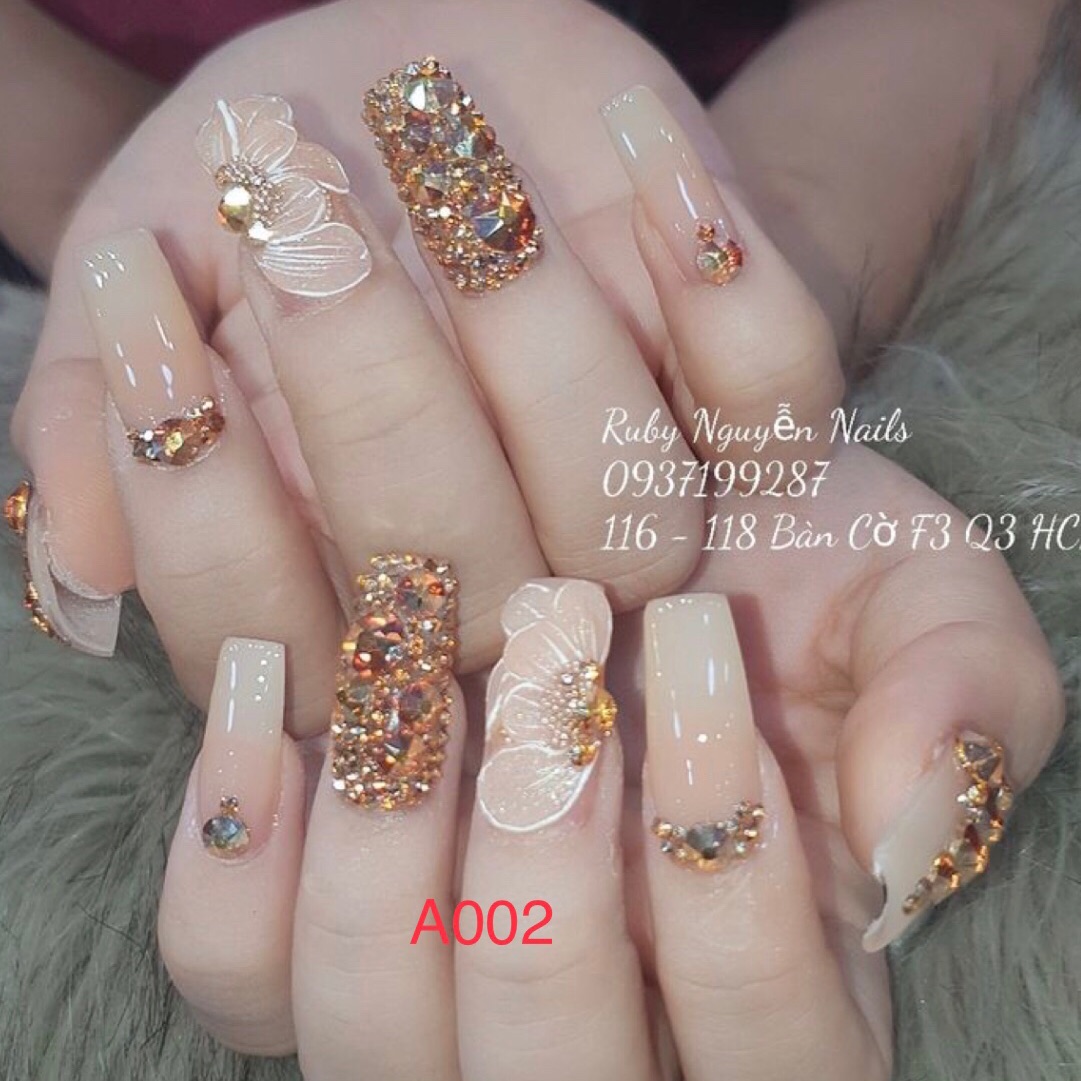 Móng tay giả- đính đá cao cấp- nail thiết kế