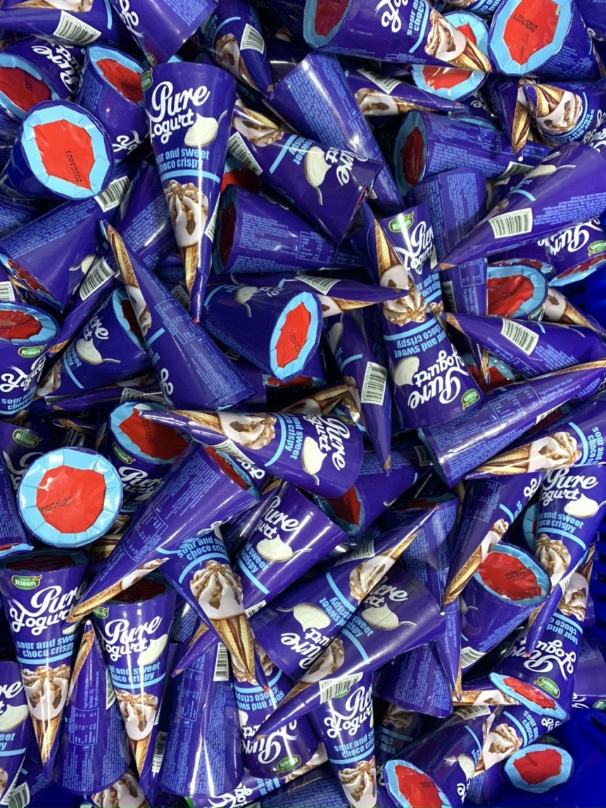 Hộp 12 Bánh Ốc Quế Nhân Socola Risen USA