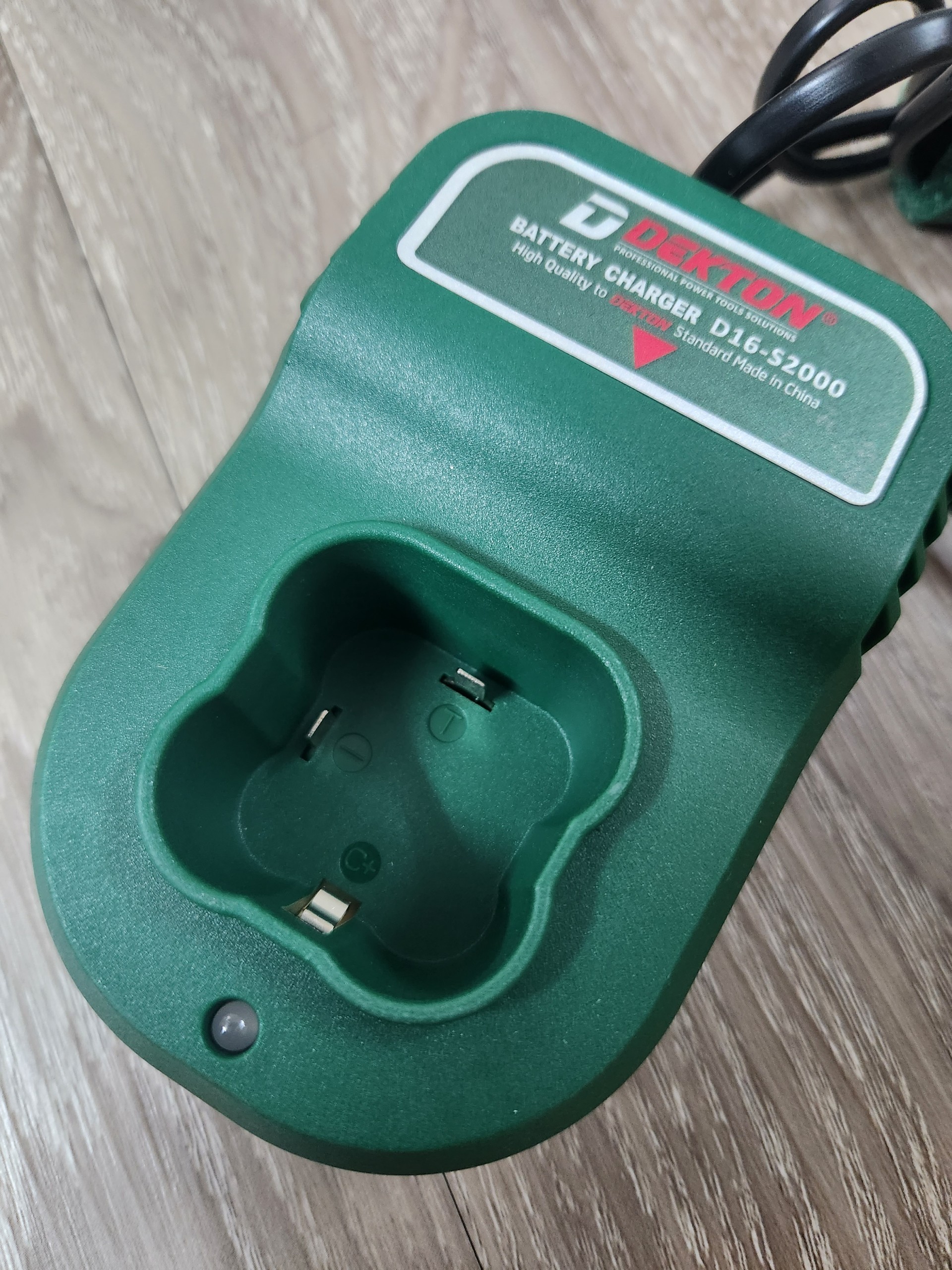 Sạc Dekton D16-S2000