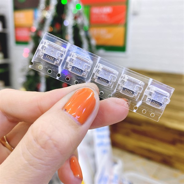Chân sạc 8600 đa năng ( micro )