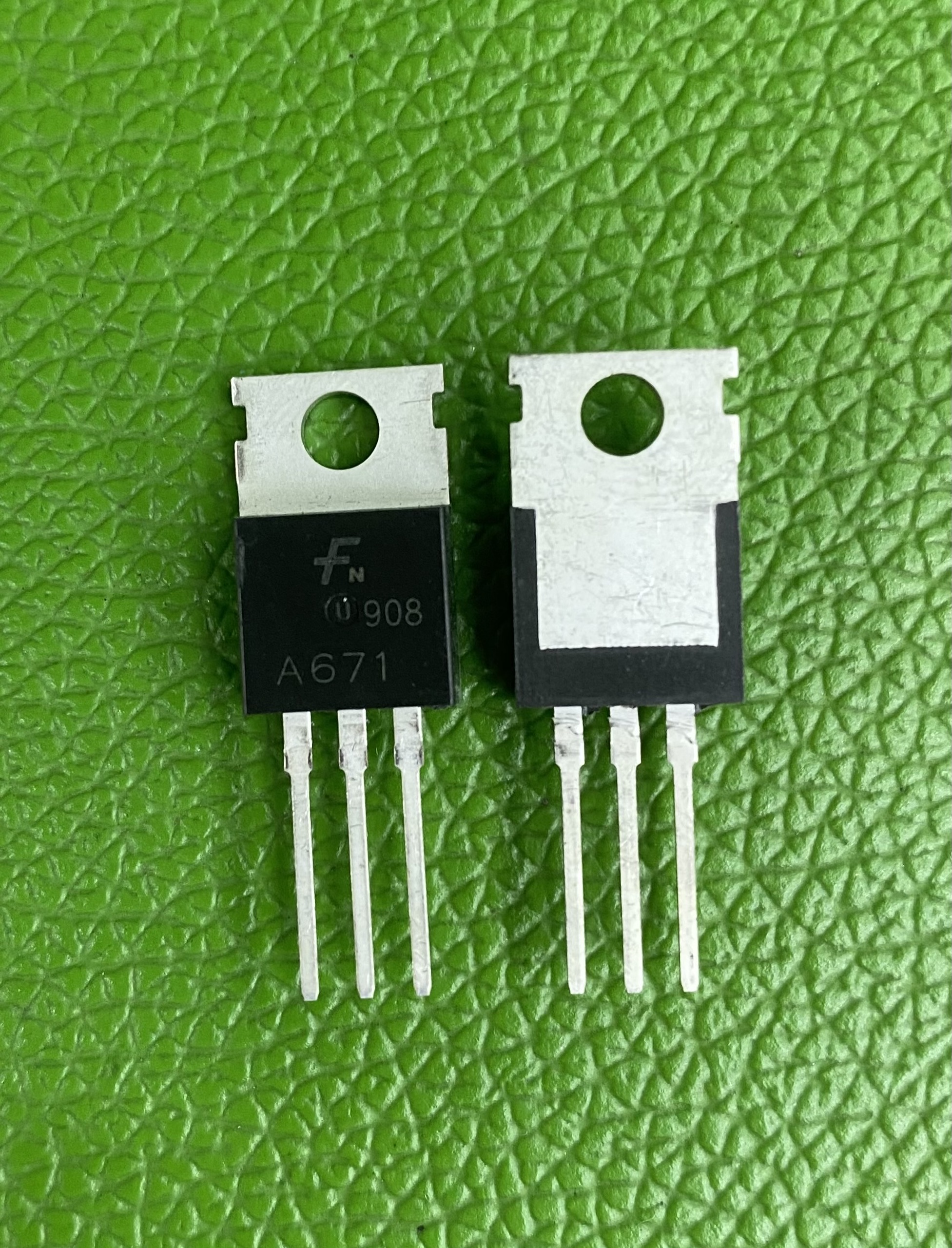 Combo 10 con transistor a671 to-220 npn 4a 80v