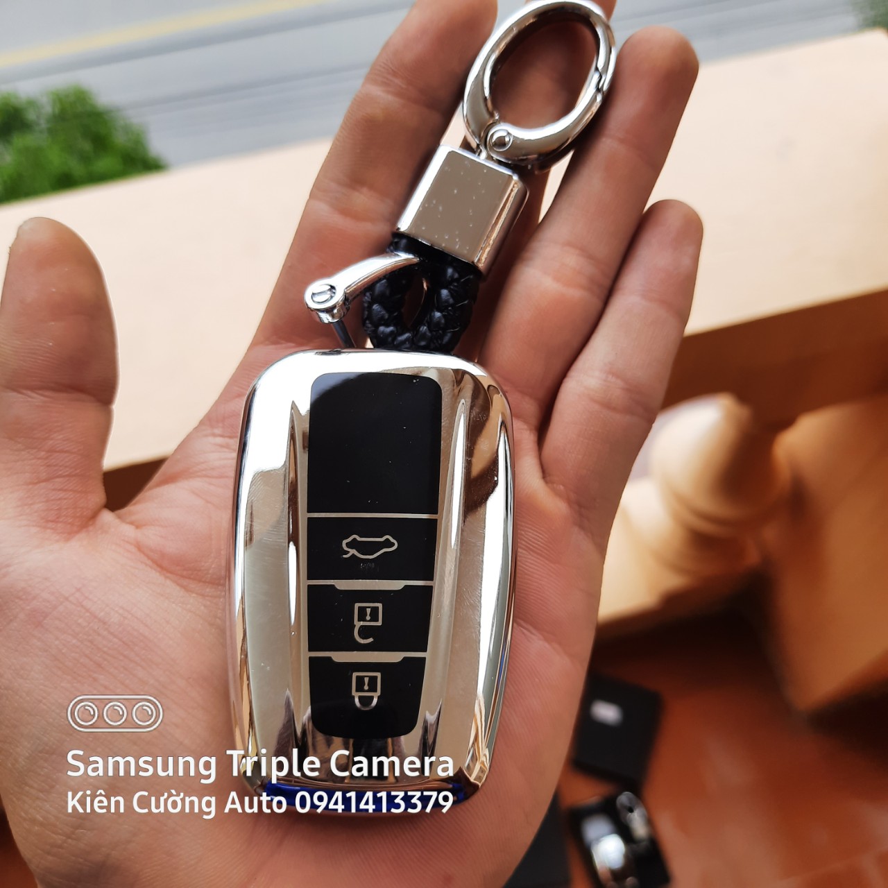 Bao chìa khoá ô tô Fortuner nút silicon mạ crom