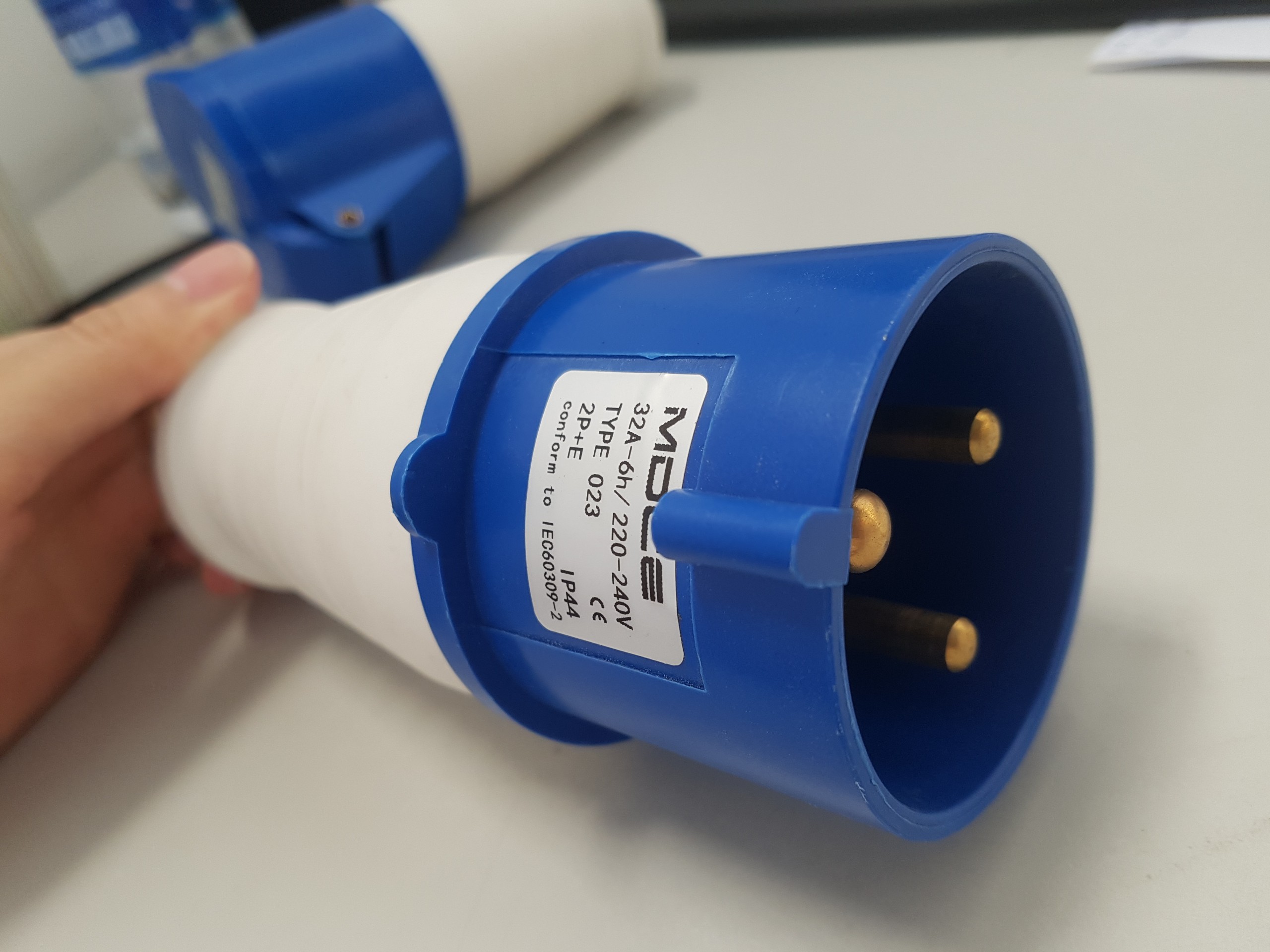 Ổ cắm công nghiệp MDCE 16A, 32A, phích cắm công nghiệp MDCE, ổ cắm điện, phích cắm điện, ổ cắm, ổ cắm 3 chân, phích cắm, ổ điện, ổ điện 3 chấu, phích cắm điện 3 chân, o cam dien, ổ cắm điện công nghiệp, phích công nghiệp